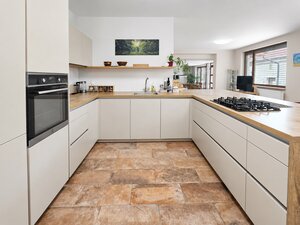 5-izbový rodinný dom s bazénom a pozemkom pri Nitre – 1655 m² — foto 3