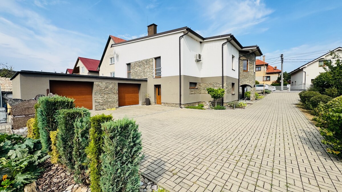 Na predaj 5 i dvojgeneračný RD Radobica - pozemok 1256 m²