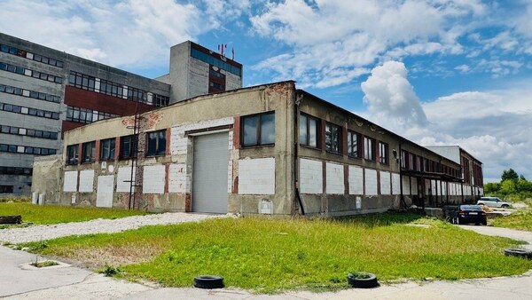 Na prenájom hala v Partizánskom v areáli závodov –  2663 m2