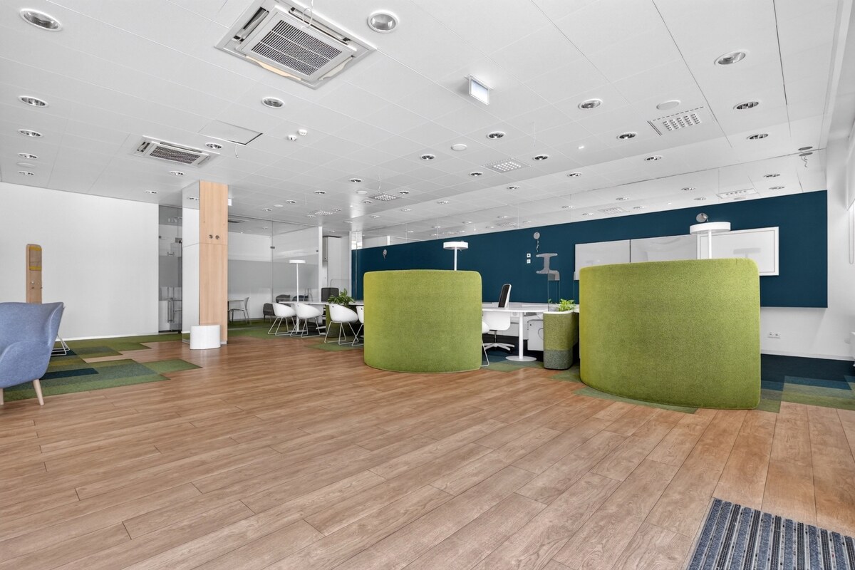 Obchodné priestory na námestí Topoľčany  PRENÁJOM — foto 20