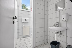 Obchodné priestory na námestí Topoľčany  PRENÁJOM — foto 4