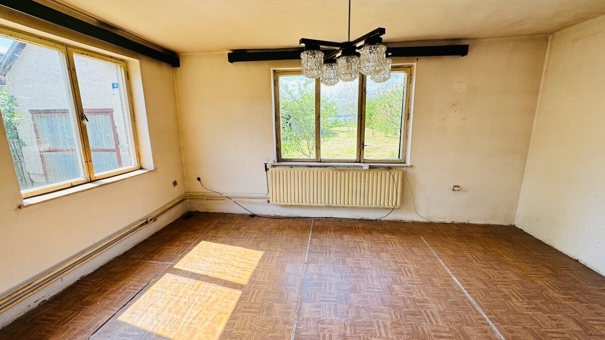 Na predaj 6-izbový rodinný dom (dvojdom) v Pažiti, pozemok 1445 m² — foto 11