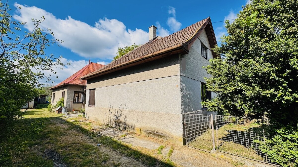 Na predaj 6-izbový rodinný dom (dvojdom) v Pažiti, pozemok 1445 m² — foto 2