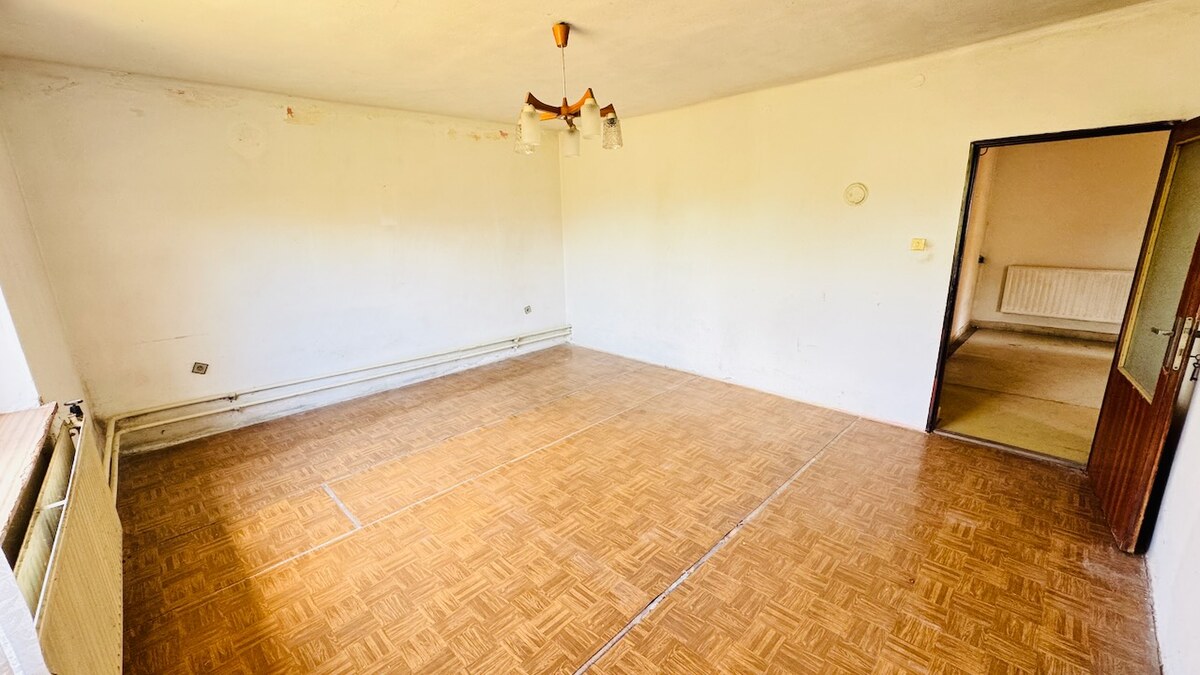 Na predaj 6-izbový rodinný dom (dvojdom) v Pažiti, pozemok 1445 m² — foto 9