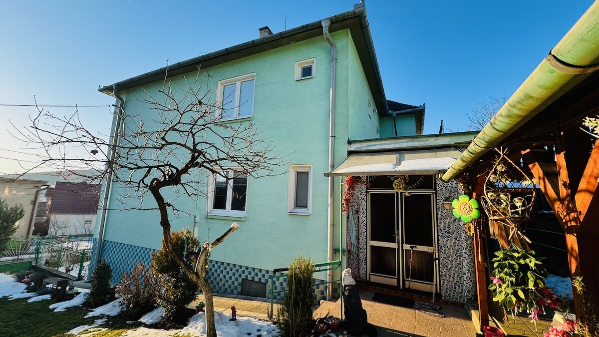 Na predaj dvojgeneračný 6 i RD Horná Ves - pozemok 800 m2