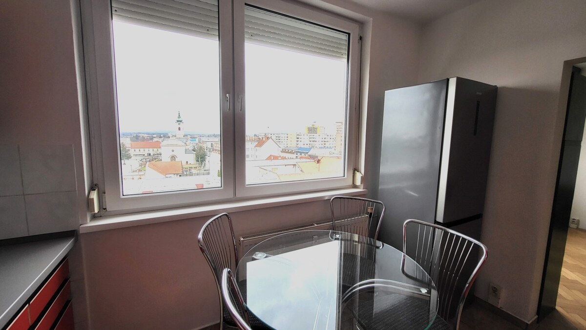 Prenajom - 3izbový byt Topoľčany, Krusovska — foto 2