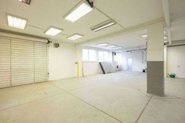 Skladovo - výrobné priestory / showroom 246m2, Vajnorská ul., Nové Mes