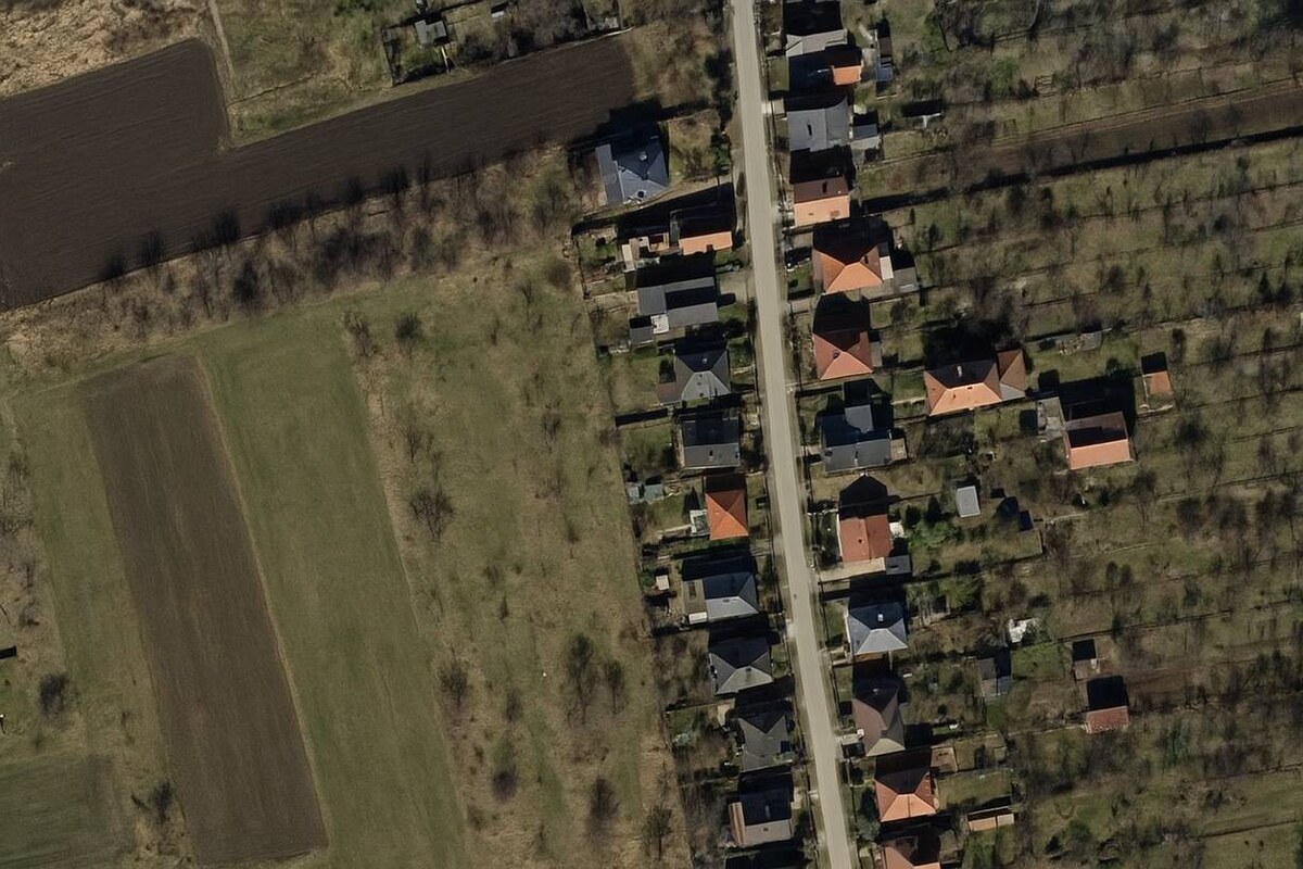 Predávam veľký pozemok v oblasti Veľké Zálužie s rozlohou 1584m2