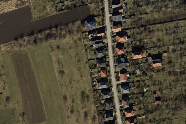 Predávam veľký pozemok v oblasti Veľké Zálužie s rozlohou 1584m2