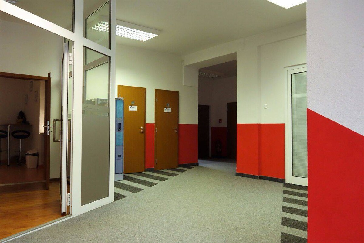 Kancelársky celok 100 m2, Bratislava II-Ružinov, bezproblémové parkova — foto 3