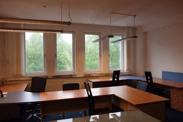 Kancelársky celok 100 m2, Bratislava II-Ružinov, bezproblémové parkova