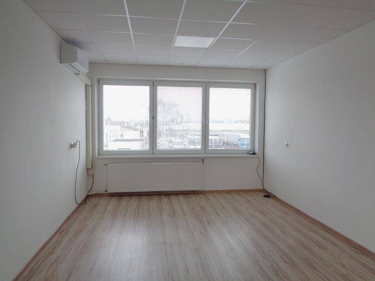 Na prenájom dva kancelárske priestory v priemyselnej časti Trnavy — foto 2