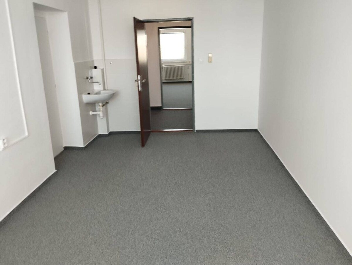 Kancelársky celok 180m2, Za kasárňou, Nové Mesto — foto 5