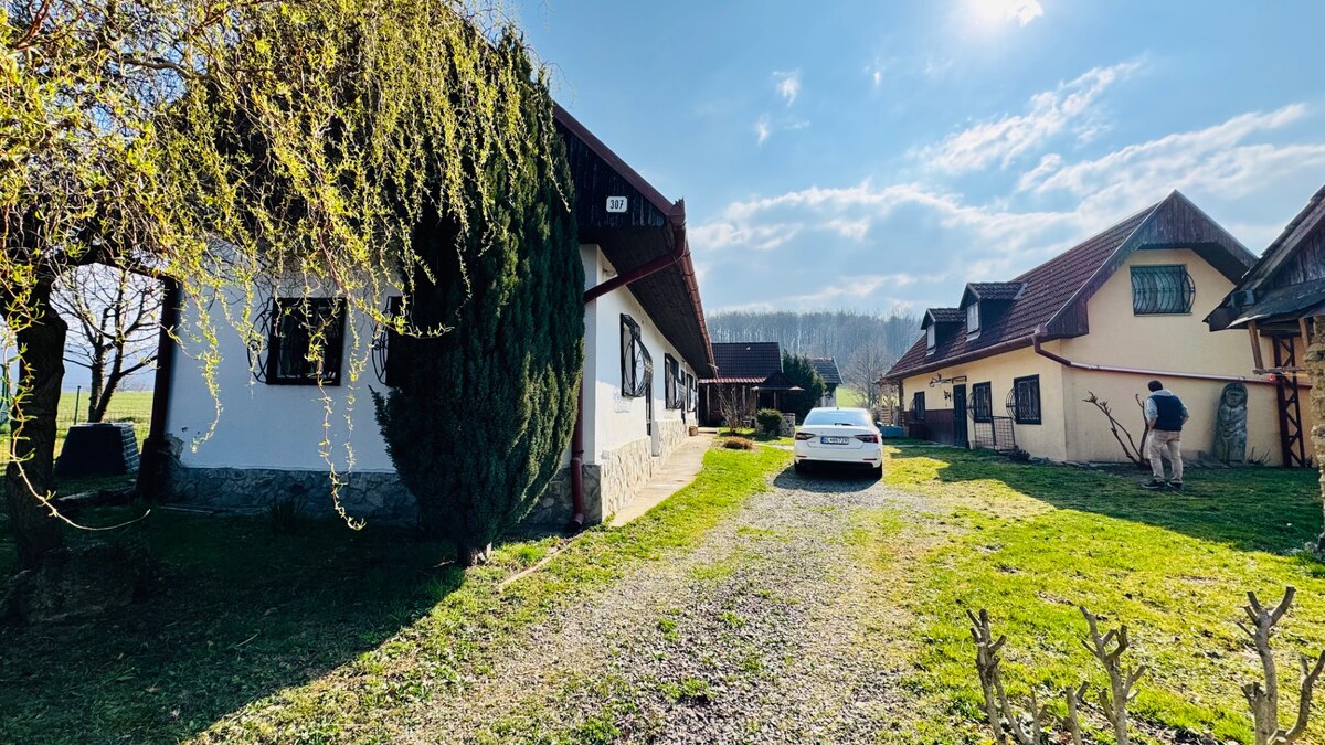 Na predaj 2 chalupy a 1 chatka Horná Ves – Pacov - pozemky 1488 m2 — foto 2