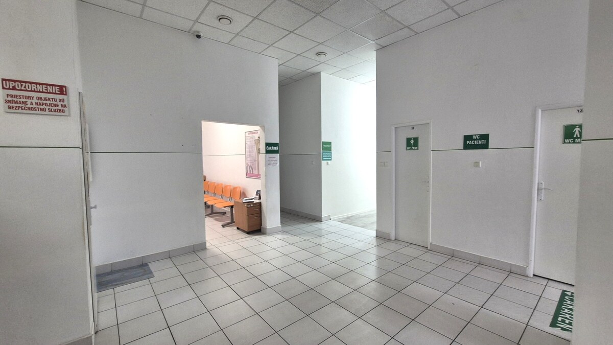 Prenájom priestoru - Topoľčany - námestie — foto 2