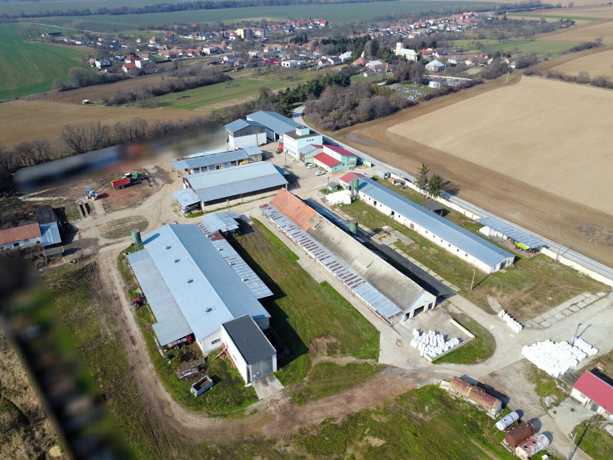Priemyselný areál (družstvo) Blesovce — foto 2