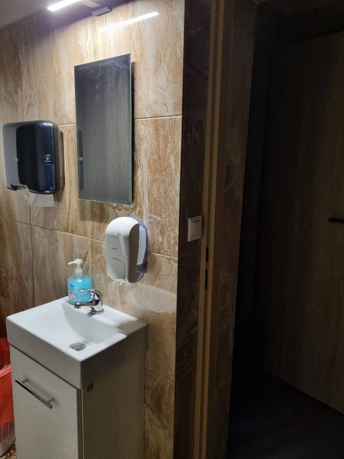 Obchodný priestor /bar, kaviareň, herňa.../ Komjatice — foto 7