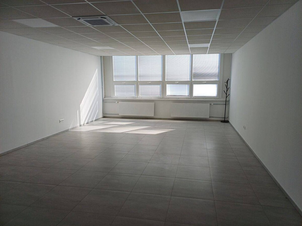 Prenájom  priestorov 58 m2 a 60 m2 v priemyselnej zóne Trnavy