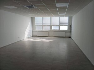 Prenájom  priestorov 58 m2 a 60 m2 v priemyselnej zóne Trnavy — foto 1