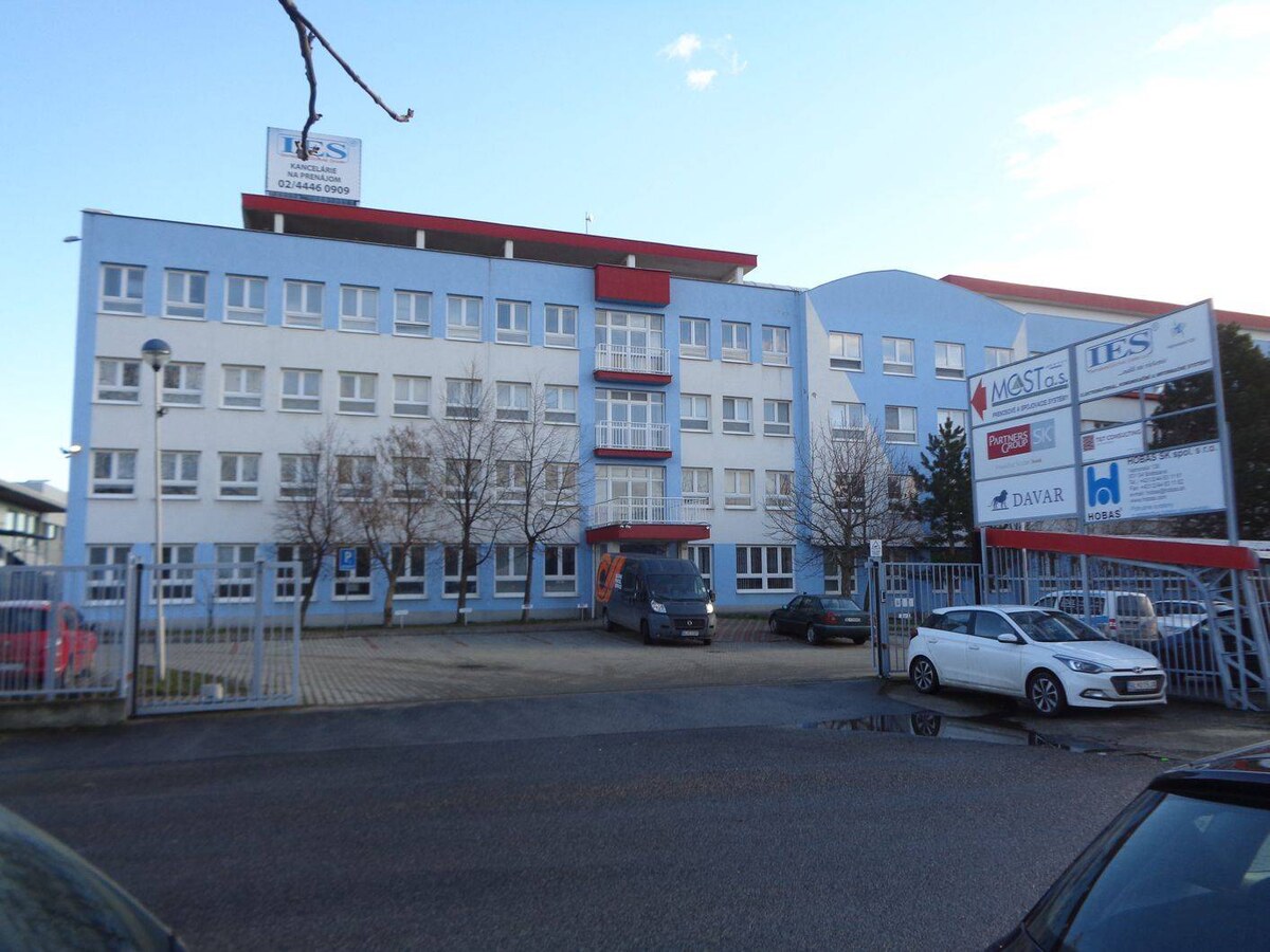 Kancelárske priestory s rozvinutými službami