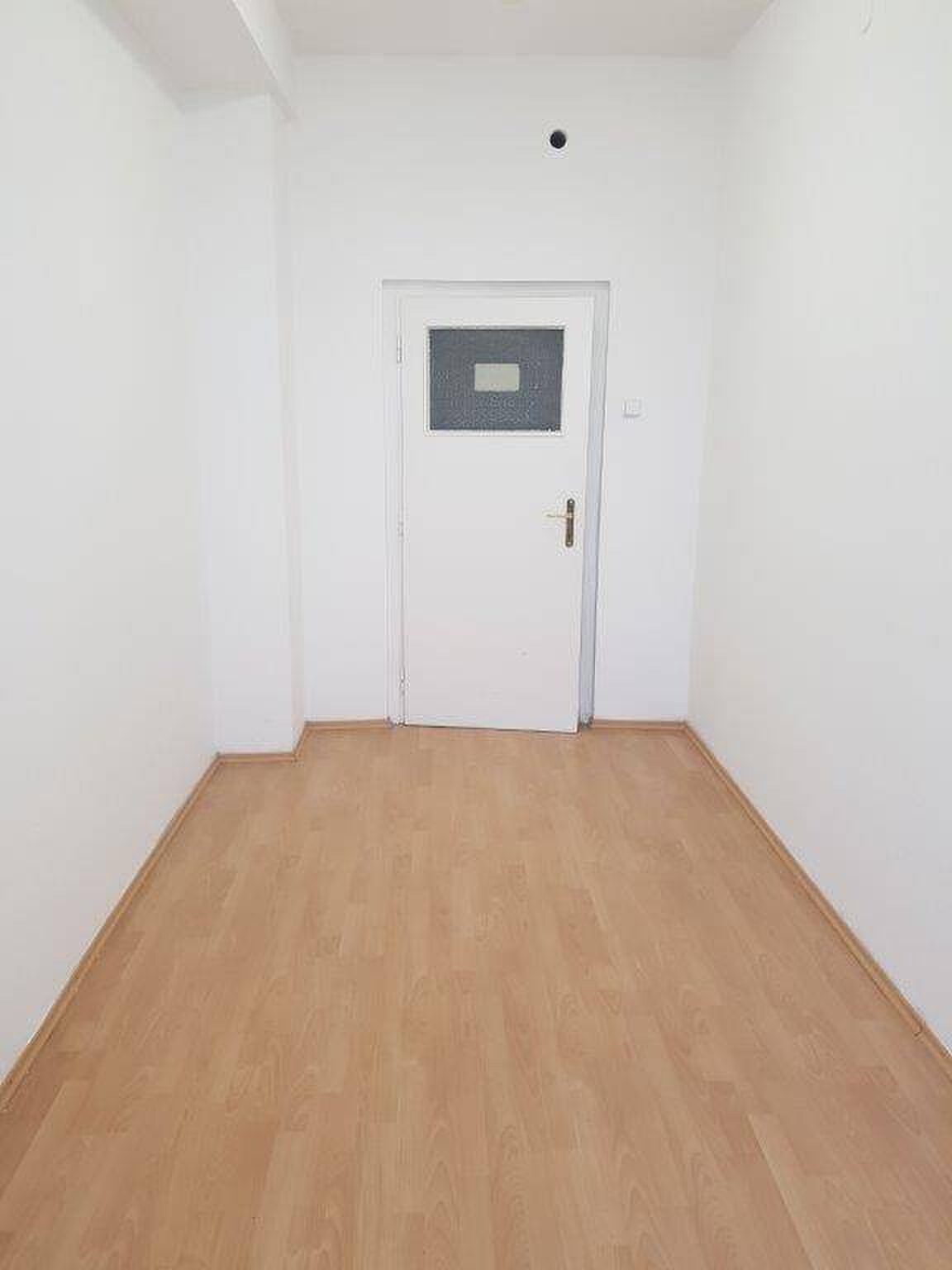 Kancelárske priestory s rozvinutými službami — foto 2