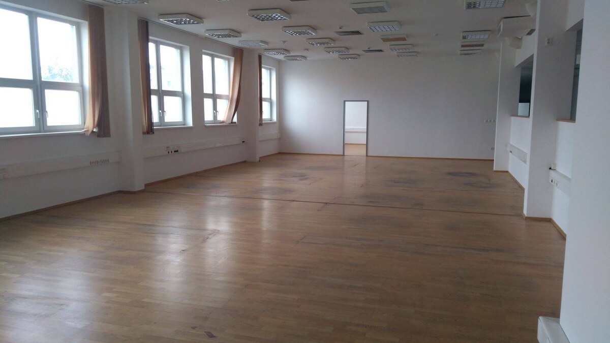 Kancelárske priestory na prenájom  v Petržalke 400 m2. — foto 2