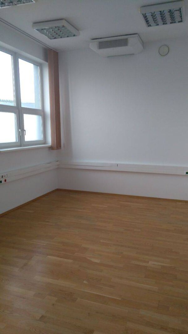 Kancelárske priestory na prenájom  v Petržalke 400 m2.