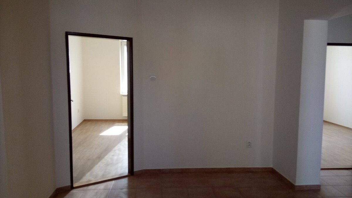 Kancelárske priestory pre 8-10 ľudí v blízkostii Centrálnom Trhoviska — foto 9