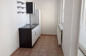 Kancelárske priestory pre 8-10 ľudí v blízkostii Centrálnom Trhoviska — foto 10