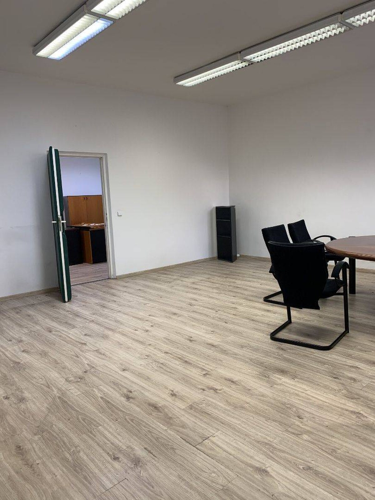 Prenájom kancelárskych priestorov 200 m2 na Odborárskom námestí. — foto 8