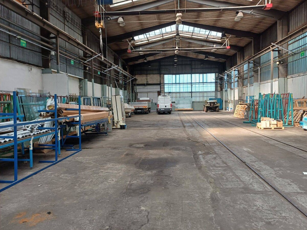 Prenájom výrobno - skladových priestorov 1100 m2 v Senici — foto 2