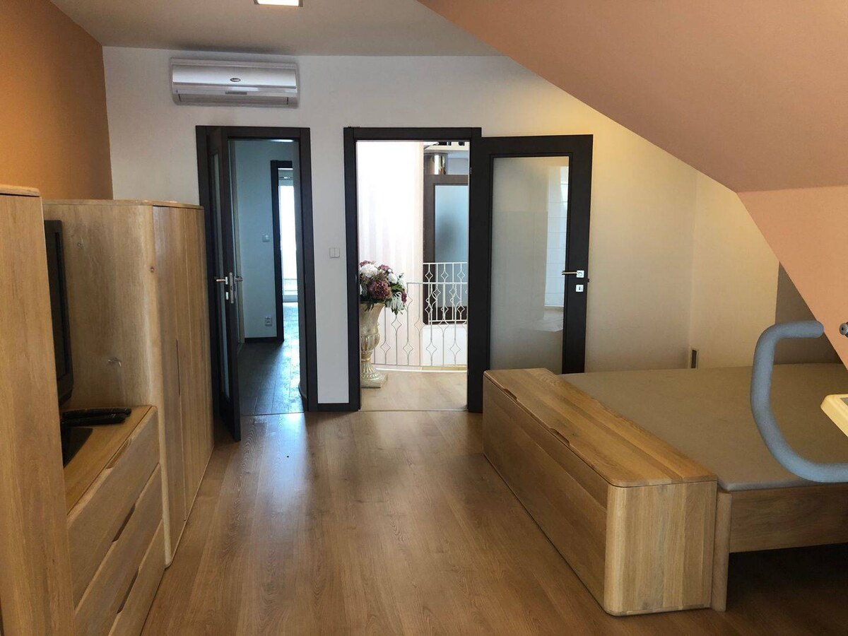 Luxusný  mezonet so saunou a terasou Topoľčany / Centrum / 2 garáže — foto 18