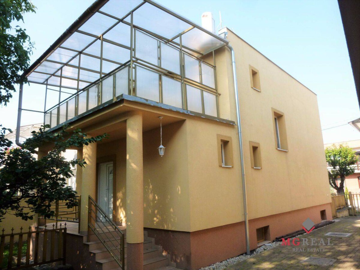 Podnikanie - bývanie - 2x dom Topoľčany