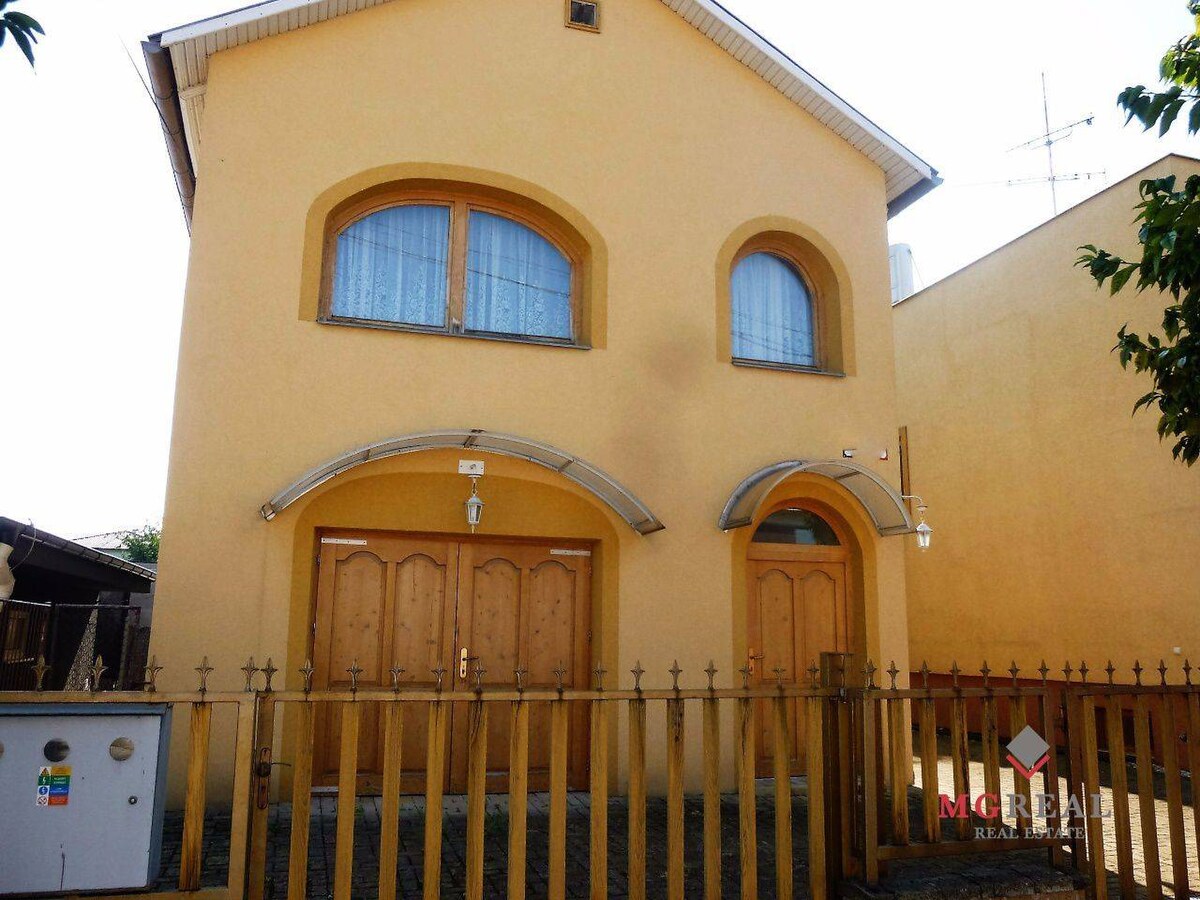 Podnikanie - bývanie - 2x dom Topoľčany — foto 2