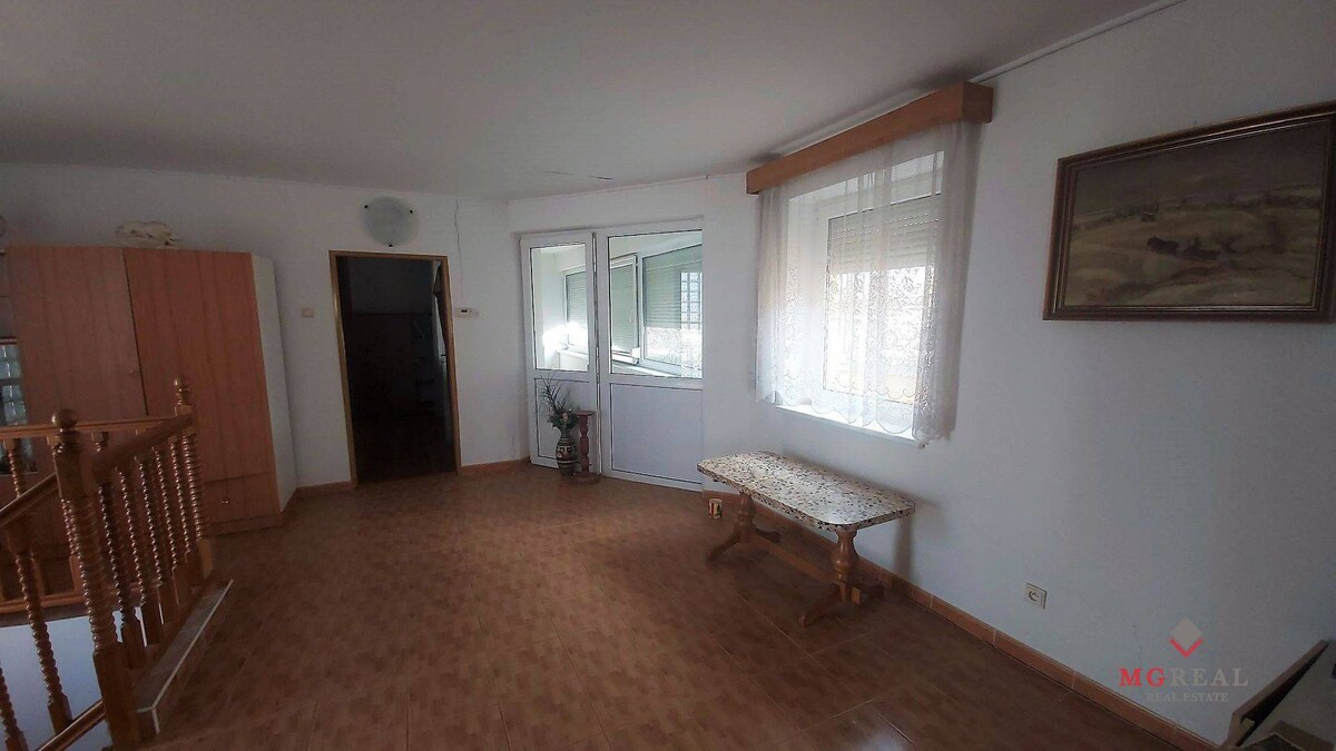 Podnikanie - bývanie - 2x dom Topoľčany — foto 34