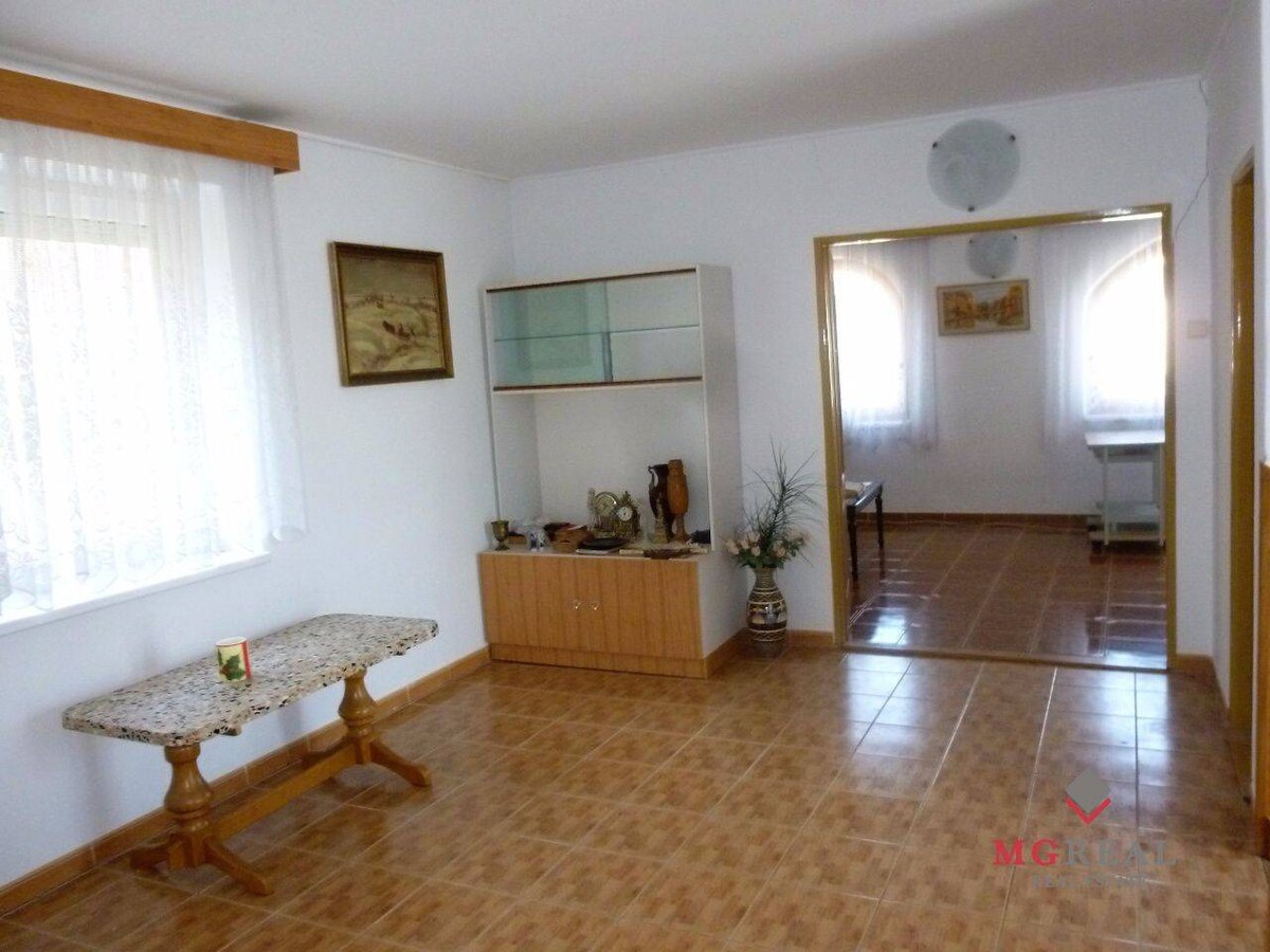 Podnikanie - bývanie - 2x dom Topoľčany — foto 6