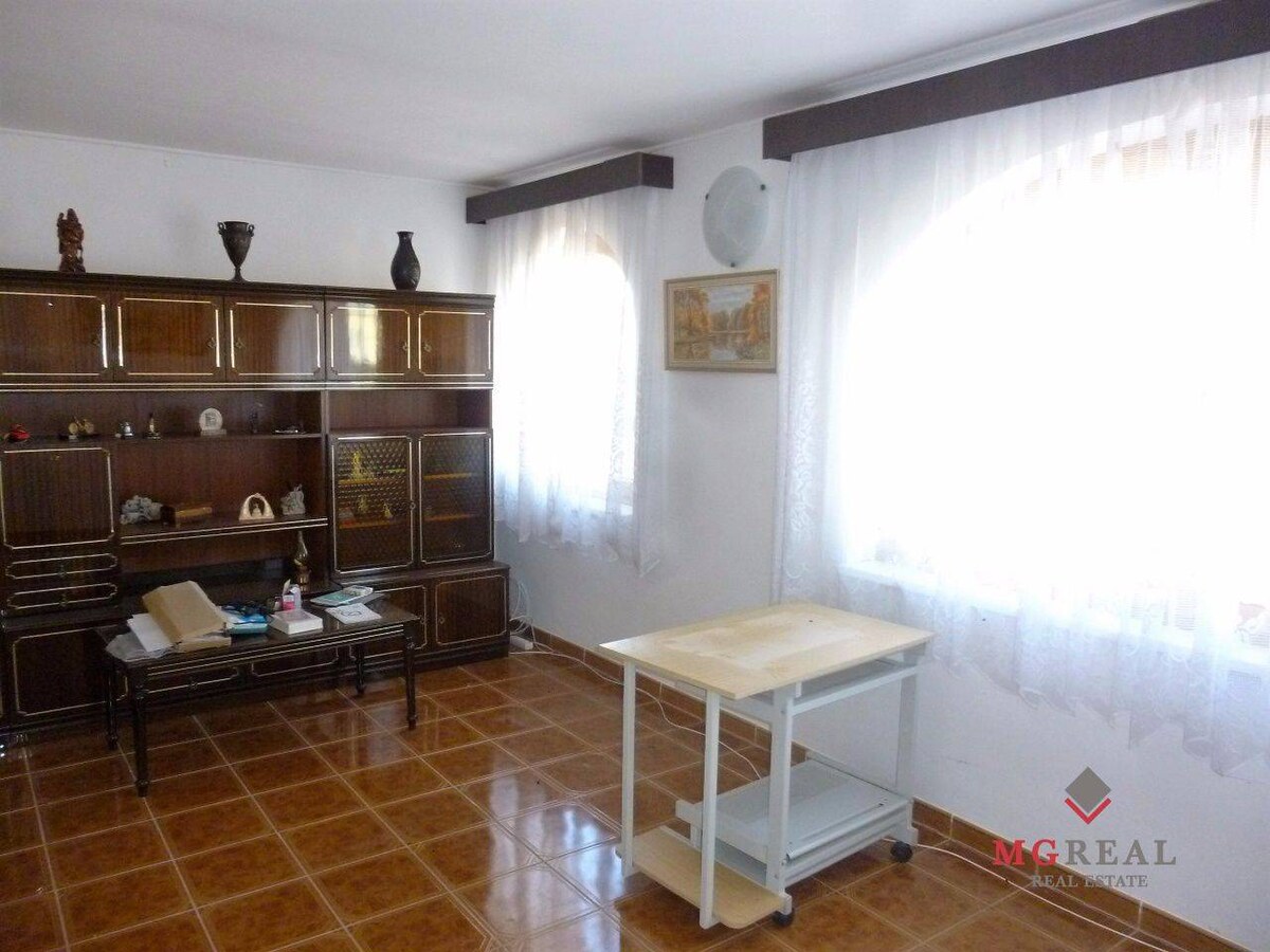 Podnikanie - bývanie - 2x dom Topoľčany — foto 8