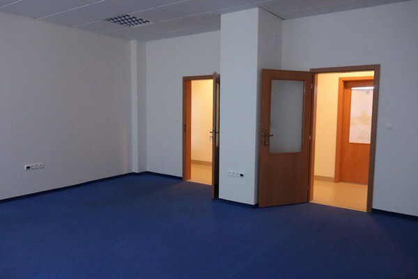 Dvojkancelária, cca 53 m2, výhodná poloha, Bratislava-Ružinov, Hraničn