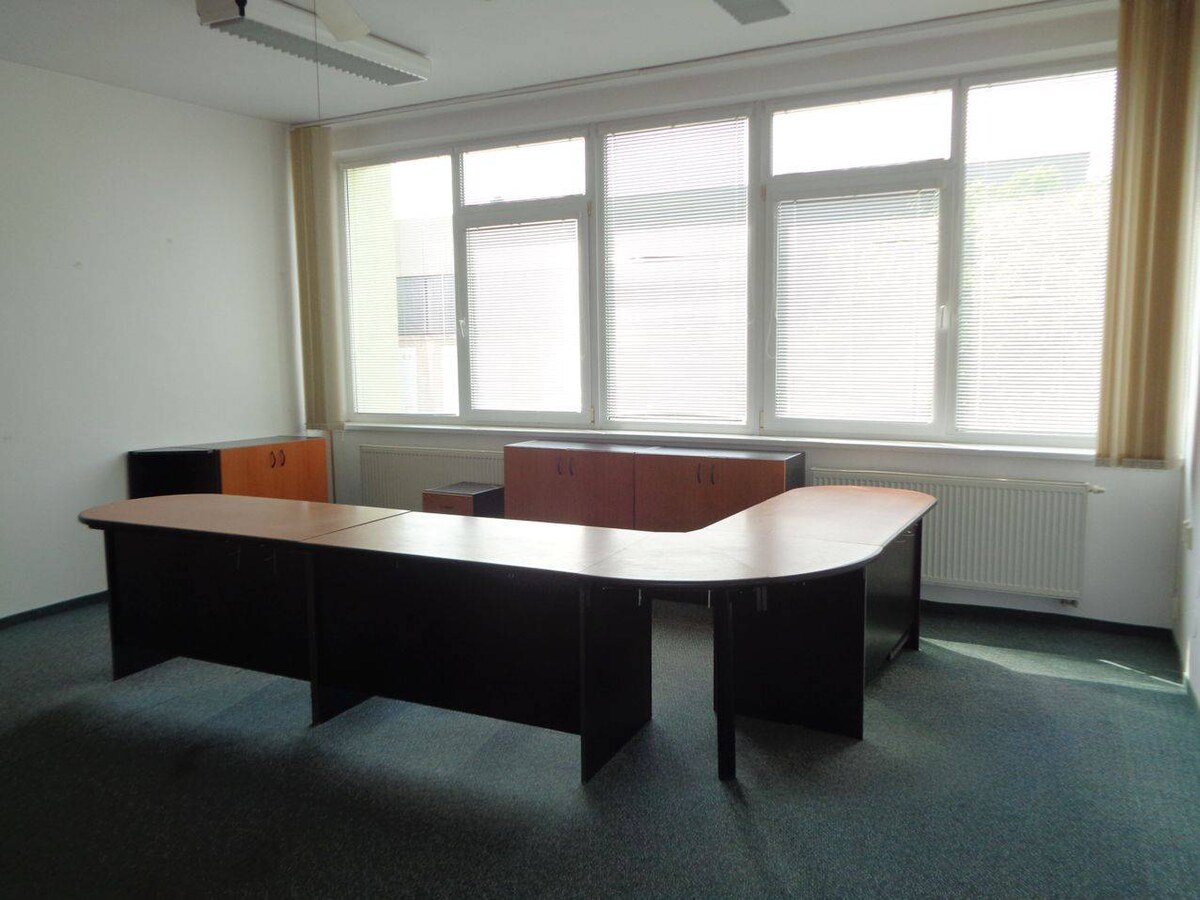 Kancelárske priestory 75m2, 150m2, parkovanie, P. Biskupice — foto 3