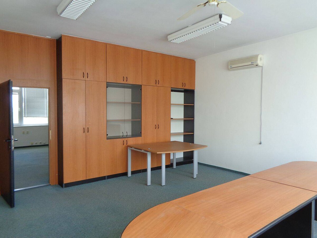 Kancelárske priestory 75m2, 150m2, parkovanie, P. Biskupice — foto 4
