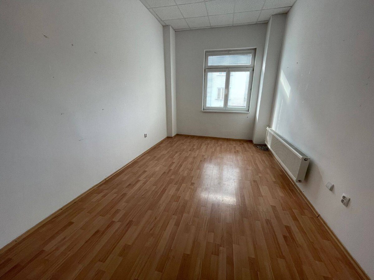 Kancelárie Topoľčany / PRENÁJOM námestie — foto 3