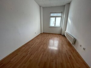 Kancelárie Topoľčany / PRENÁJOM námestie — foto 3