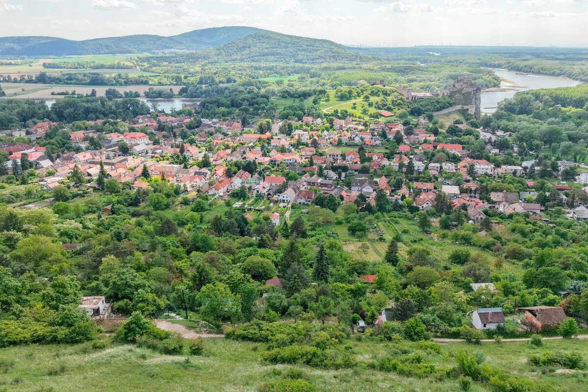 DEVÍN, záhrada 210 m2 s neopakovateľným VÝHĽADOM na HRAD DEVÍN a DUNAJ