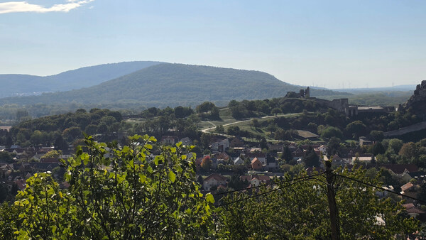 DEVÍN, krásny pozemok 259 m2 - s VÝHĽADOM na DEVÍNSKY HRAD