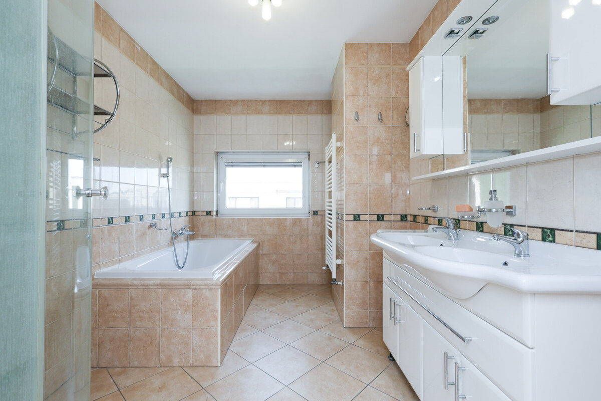 IVANKA PRI DUNAJI – veľkorysý 8-i dom, 300+ m², pozemok 890 m² — foto 13