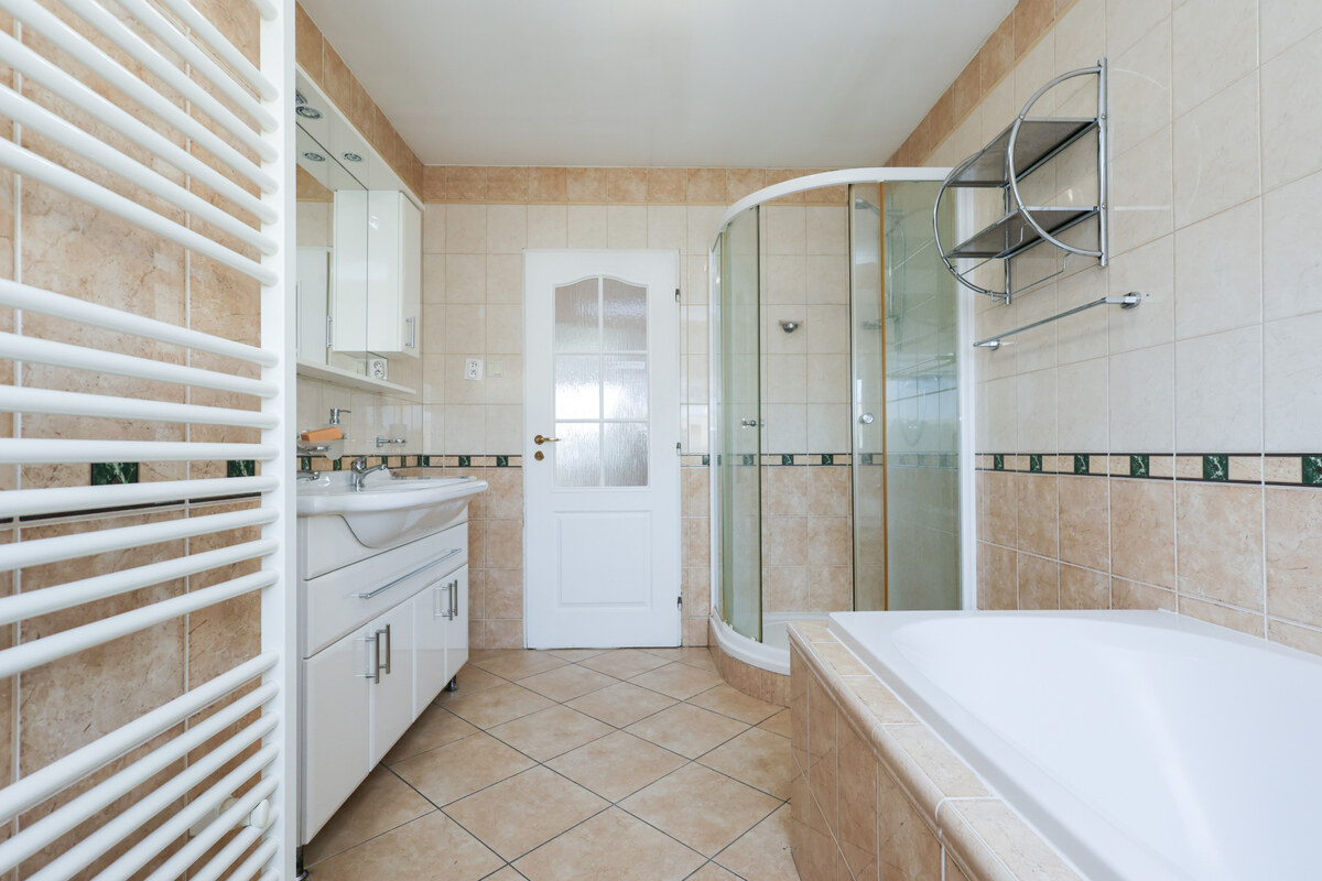 IVANKA PRI DUNAJI – veľkorysý 8-i dom, 300+ m², pozemok 890 m² — foto 14