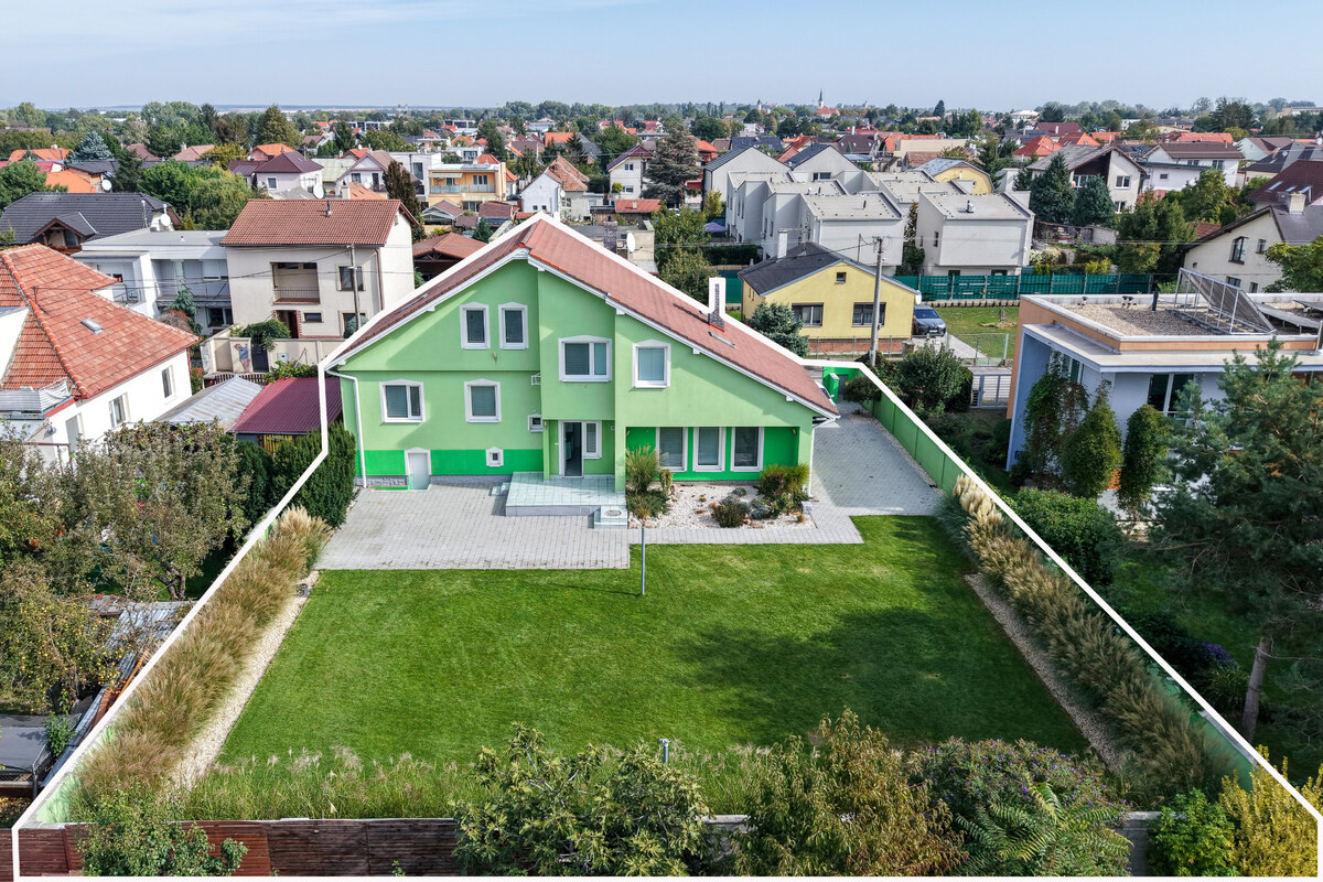 IVANKA PRI DUNAJI – veľkorysý 8-i dom, 300+ m², pozemok 890 m² — foto 2