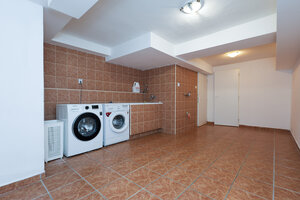 IVANKA PRI DUNAJI – veľkorysý 8-i dom, 300+ m², pozemok 890 m² — foto 26