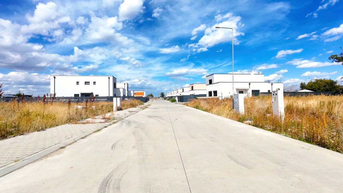 HUBICE – stavebný pozemok 743 m2, možnosť odpočtu DPH — foto 2