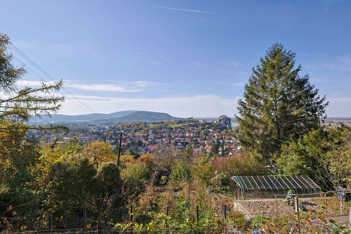 DEVÍN, záhrada 830 m2 s neopakovateľným VÝHĽADOM na HRAD DEVÍN a DUNAJ — foto 2